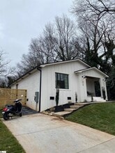 Building Photo - 410 Birnie St