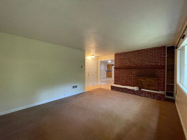 Foto del edificio - Classic 2  Bed 1 Bath Duplex with a Bonus ...