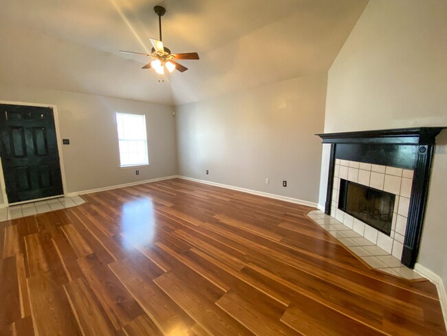 Foto del edificio - 3 bed, 2 bath near Shelby Farms