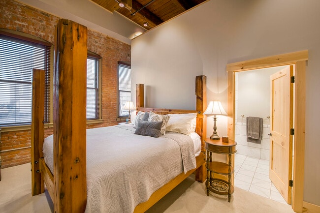 Building Photo - Shorehaus Lofts