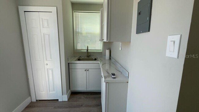 Foto del edificio - 706 Harvey Ave