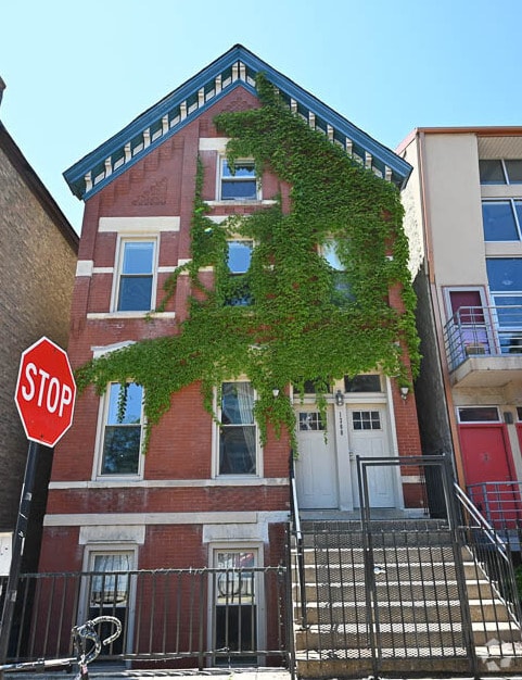 Building Photo - 1300 N Greenview Ave