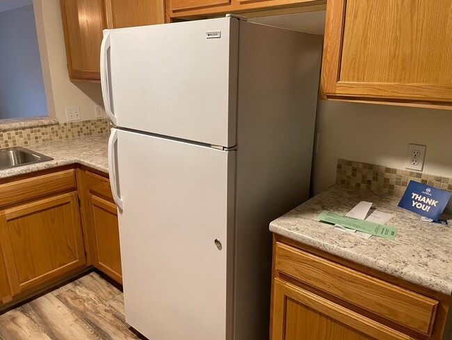 Building Photo - 3 bed / 3.5 bath Grand Ridge townhome avai...