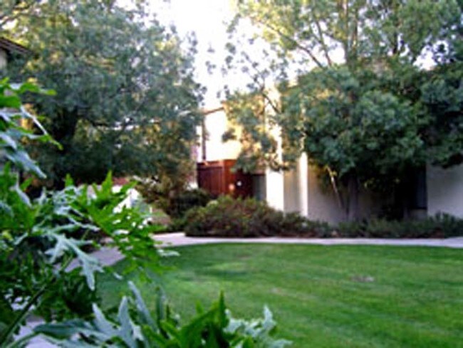 Building Photo - 105 Real Rd
