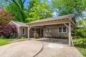 Building Photo - 3206 W 79th St