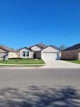 Building Photo - 211 Callado Cir