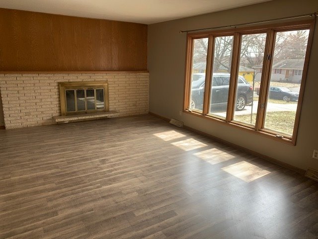 Building Photo - Many upgrades *4Bed*2Bath Rambler with fin...