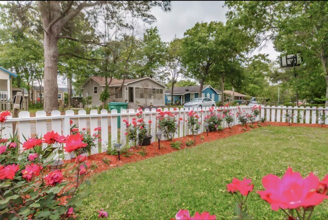 Building Photo - 4910 Charles St