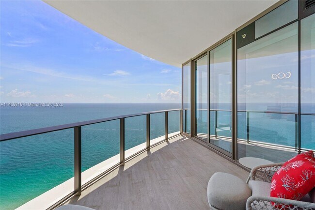Building Photo - 15701 Collins Ave