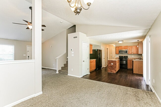 Building Photo - 16864 Maraschino Dr