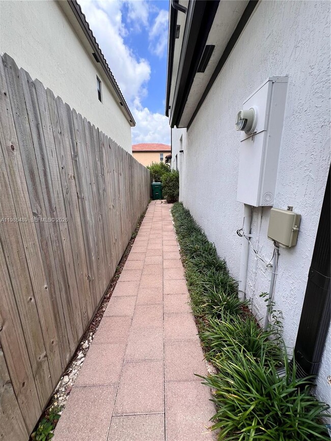 Building Photo - 24836 SW 118th Ave