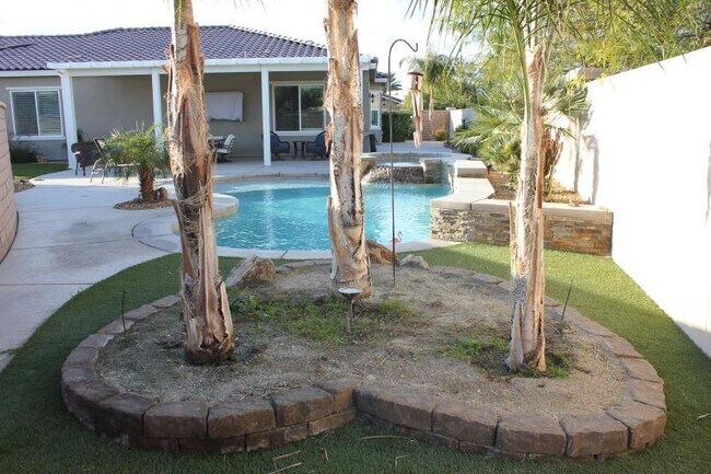 Building Photo - 42815 Portezza Ct