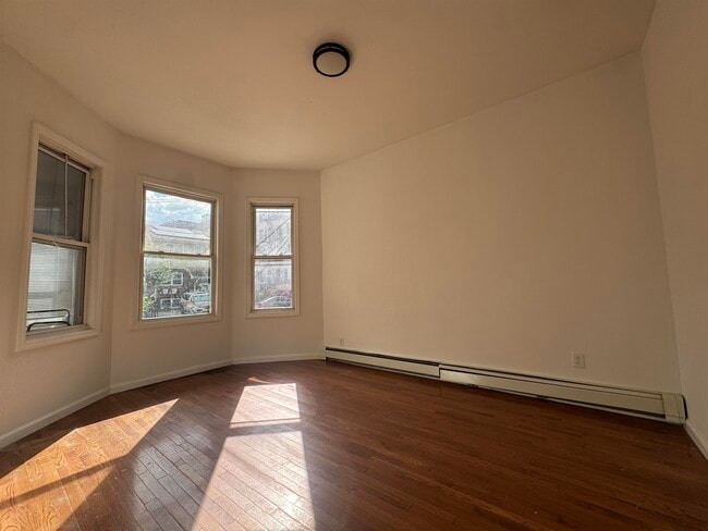 Building Photo - 220 52nd St