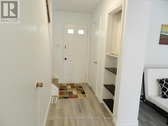 Building Photo - 678 Galloway Crescent