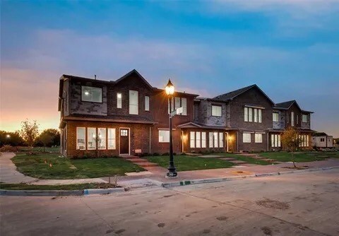 Building Photo - 5805 Rivendell Dr