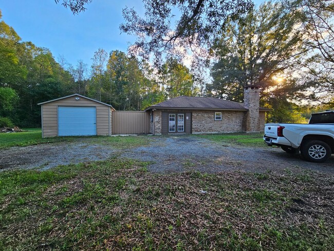 Building Photo - Newly Renovated Home on 1.35 Acres Ready Now!