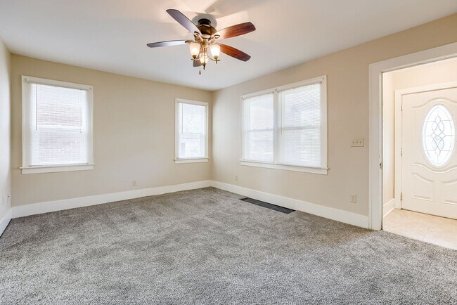 Foto del edificio - Spacious 3 Bedroom Duplex in the Heart of ...