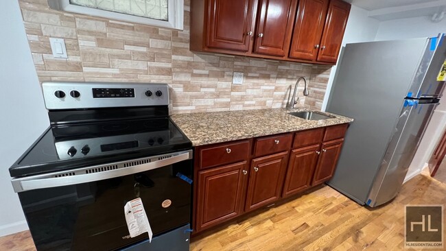 Building Photo - NEWLY RENOVATED 2 BEDROOMS BASEMENT EAST 3...