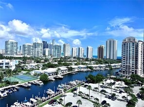 Building Photo - 400 Kings Point Dr