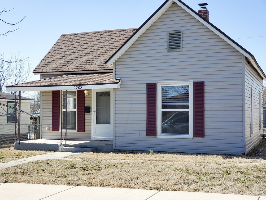 Primary Photo - 2208 Bird Ave