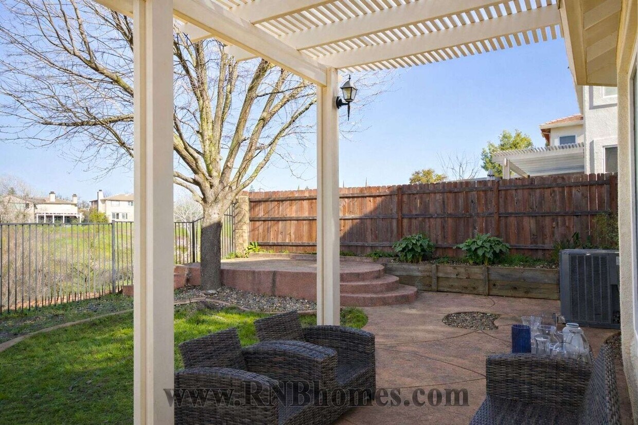 Building Photo - 1000 Cameron Dr