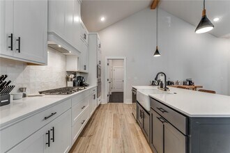 Building Photo - 6807 Autumn Ave