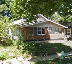 Building Photo - 924 N Bradley Ave