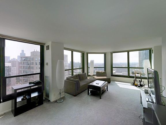 Foto del edificio - 1030 N State St