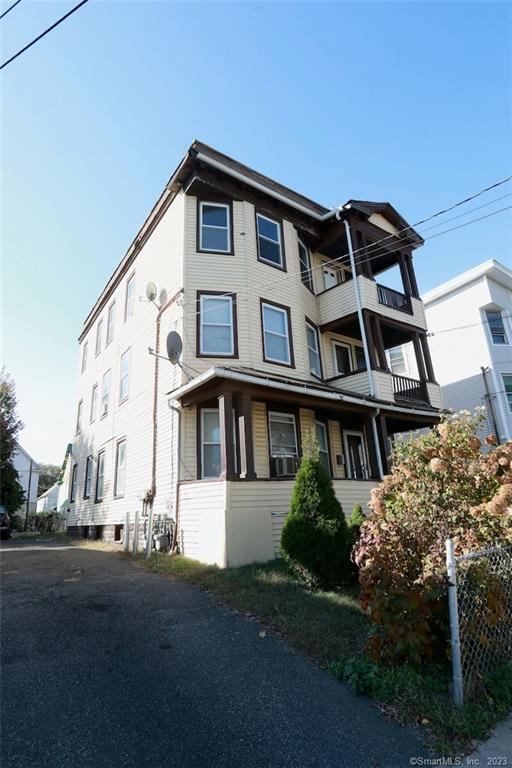 Building Photo - 465 Logan St