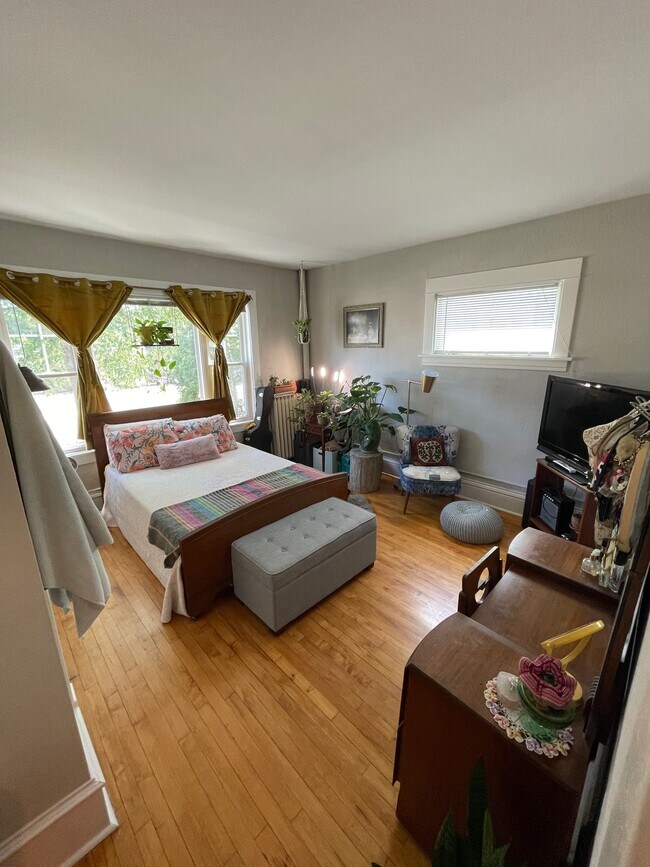 Front Bedroom - 435 Fairview Ave N