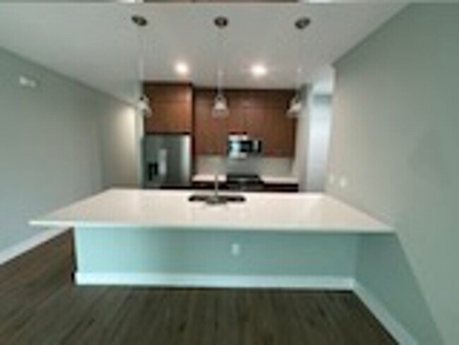 Building Photo - 850 PADDLEBOARD CT TOWNHOUSE IN THE HEART ...