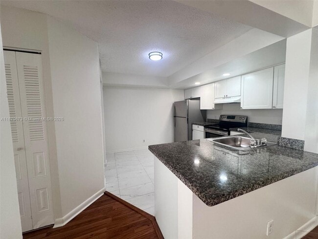 Foto del edificio - 5801 Riverside Dr