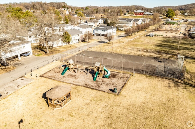 Building Photo - Creekside Meadows
