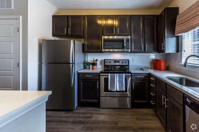 1BR, 1BA - 723 SF - Kitchen - Tapestry Bocage