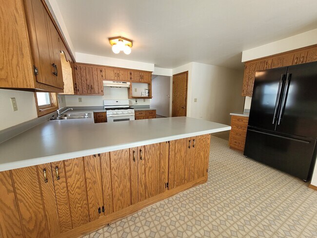 Foto del edificio - 2730 Van Beek Rd