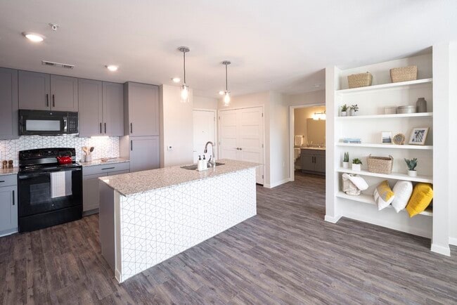 Building Photo - 4611 N Interstate 35 Frontage Rd