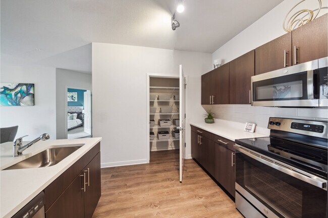 Building Photo - Carrick Bend