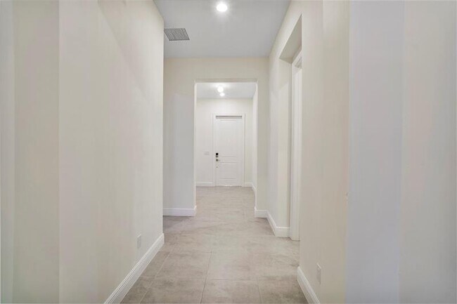 Foto del edificio - 11785 Waterway Cir