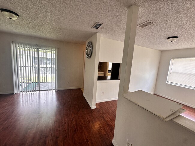 Foto del edificio - 4202 Pershing Pointe Pl