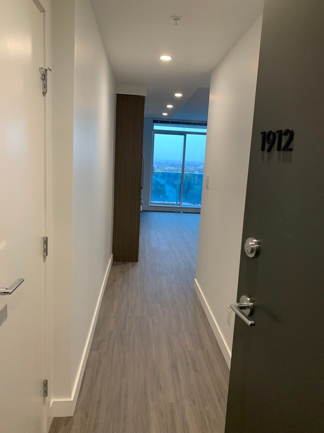 Building Photo - 1912-13615 Fraser Highway