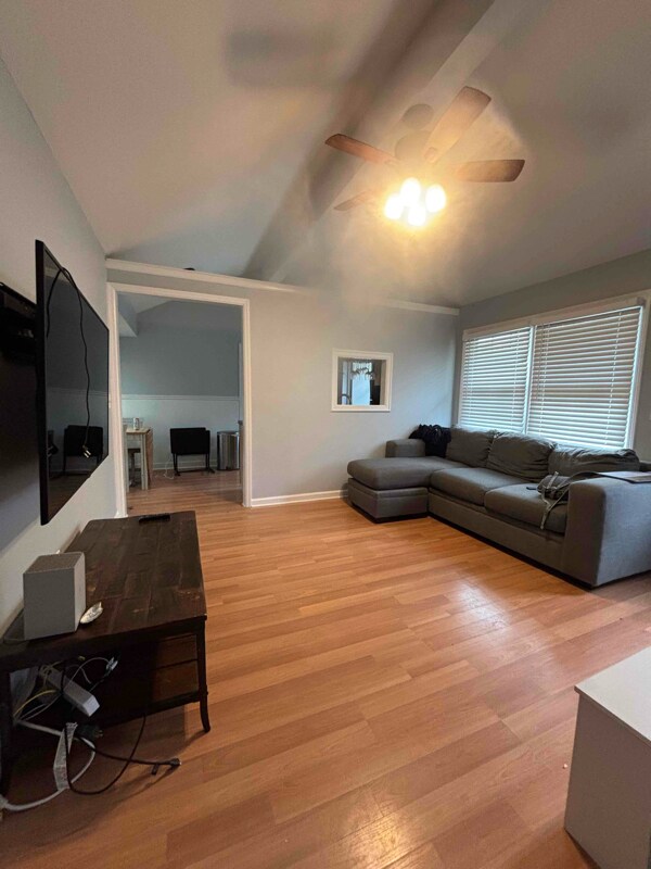 Foto del edificio - 810 Maple Ave