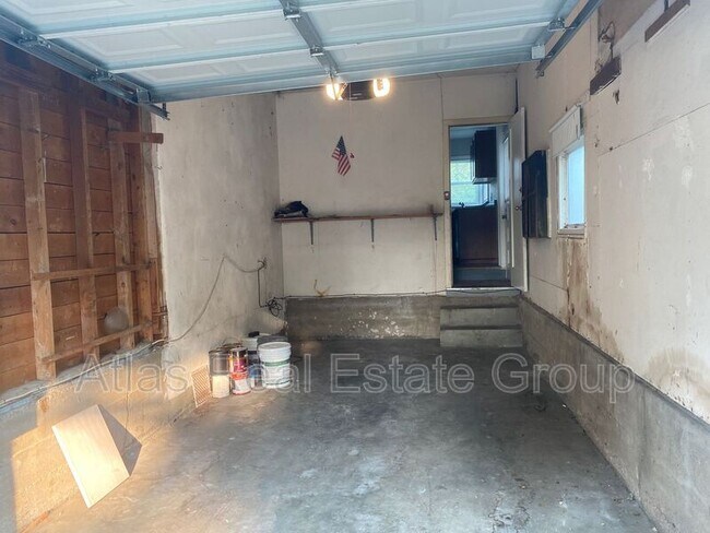 Building Photo - 1653 Iola St