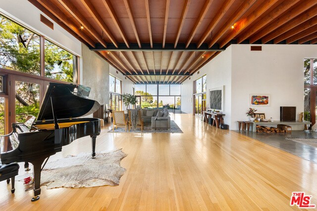 Foto principal - 3201 Coldwater Canyon Ln