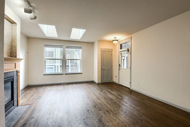 Building Photo - 2 bed/2 bath Sloans Lake Condo