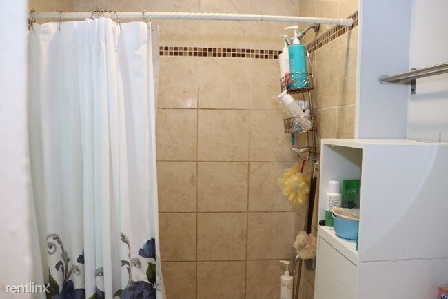Foto del edificio - 2 br, 1 bath Apartment - 76 Humphrey Street