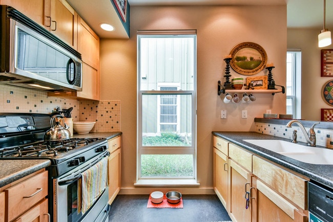 Foto del edificio - 803 Heschel St