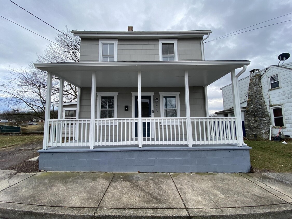 253 Wayne Ave, Waynesboro, PA 17268 House Rental in Waynesboro, PA