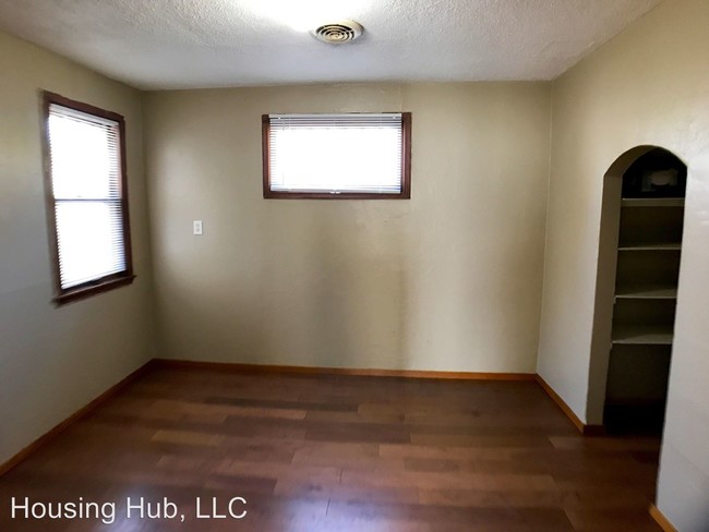 Building Photo - 536 N Mendota St