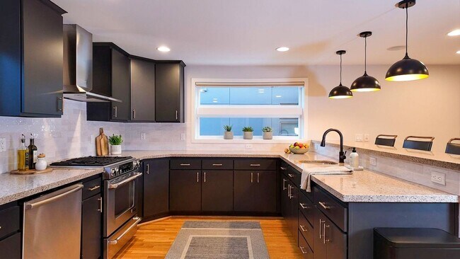 Building Photo - 3bd/2.5ba Seattle Townhome