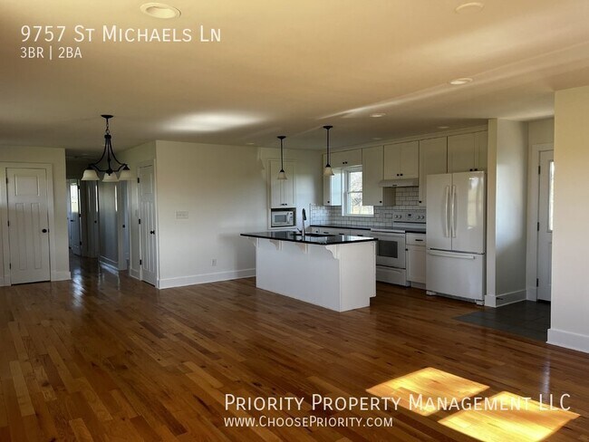 Building Photo - Charming 3 Bed, 2 Bath Bridgewater Home fo...